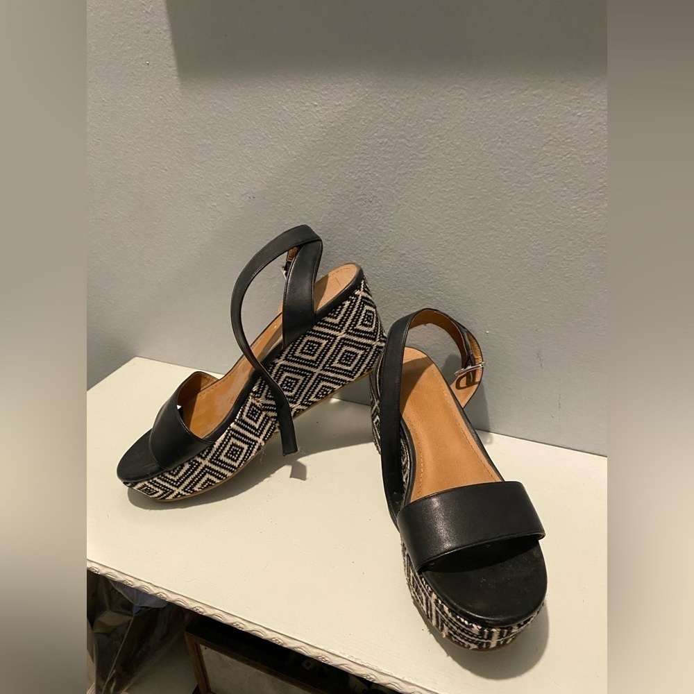 14 and Union Black and White Tribal Pattern Platform Heels Size 8